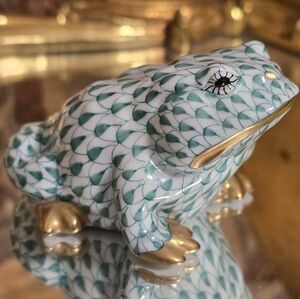 Herend Hungary Porcelain Frog Figurine – Green Fishnet with Gold Accents PERFECT